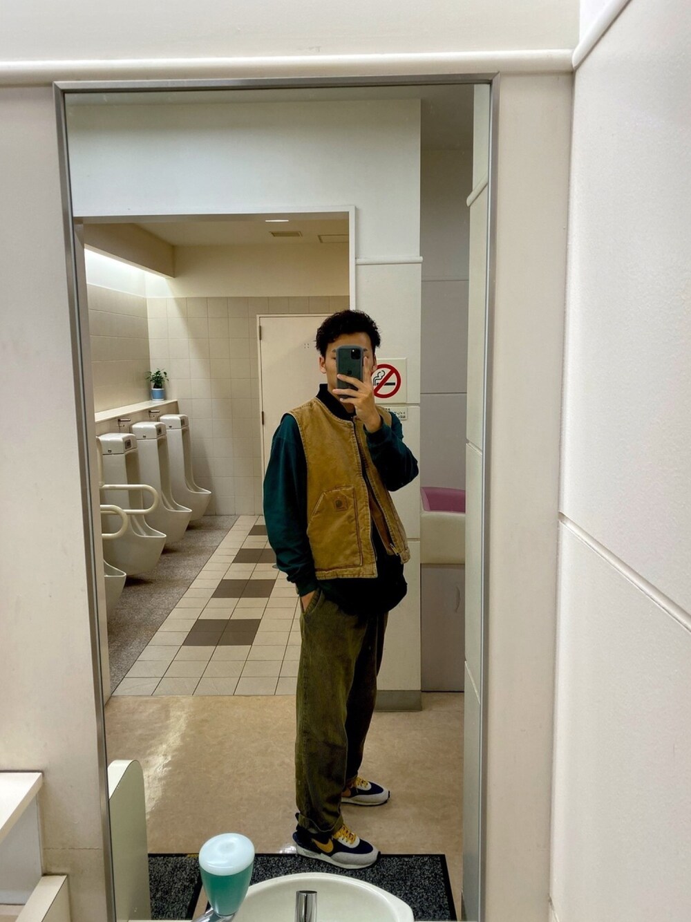 「休日スタイル、スニーカー、秋コーデ、ゆるコーデ、ナイキ」｜「DOCKERSのアイテム（その他パンツ、グリーン系）」を使った、ryuhei0907さん（メンズ・177cm）の秋コーディネートの1枚目の写真