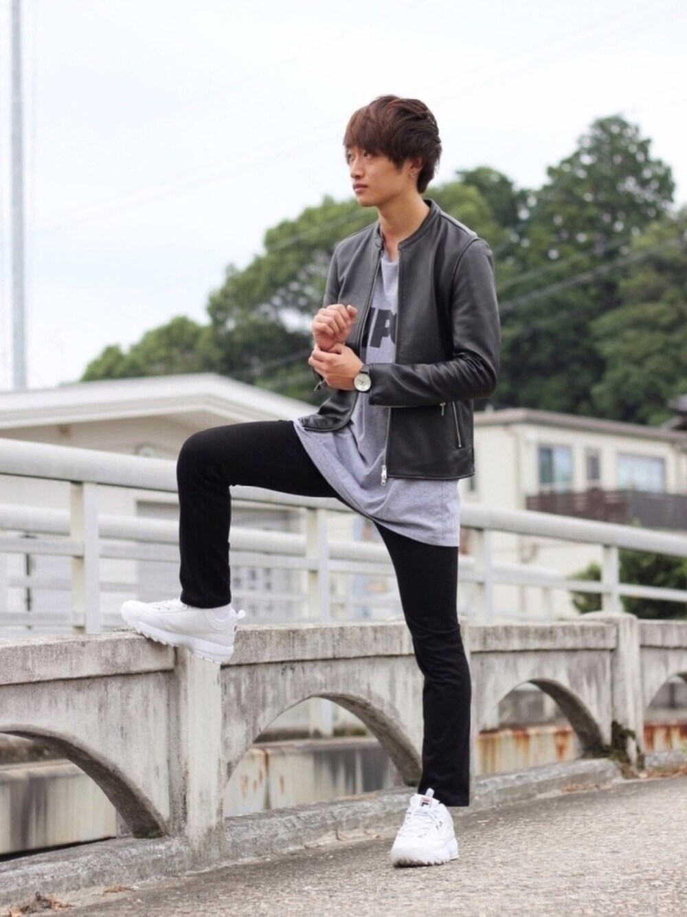 「秋コーデ、秋服、ライダース、秋、レイヤードスタイル、スキニー、UNITED TOKYO、A.P.C.、FILA、みんみん」｜「UNITED TOKYOのラムレザーシングルライダース（ライダースジャケット、ブラック系）」を使った、みんみんさん（メンズ・173cm）の秋コーディネートの1枚目の写真