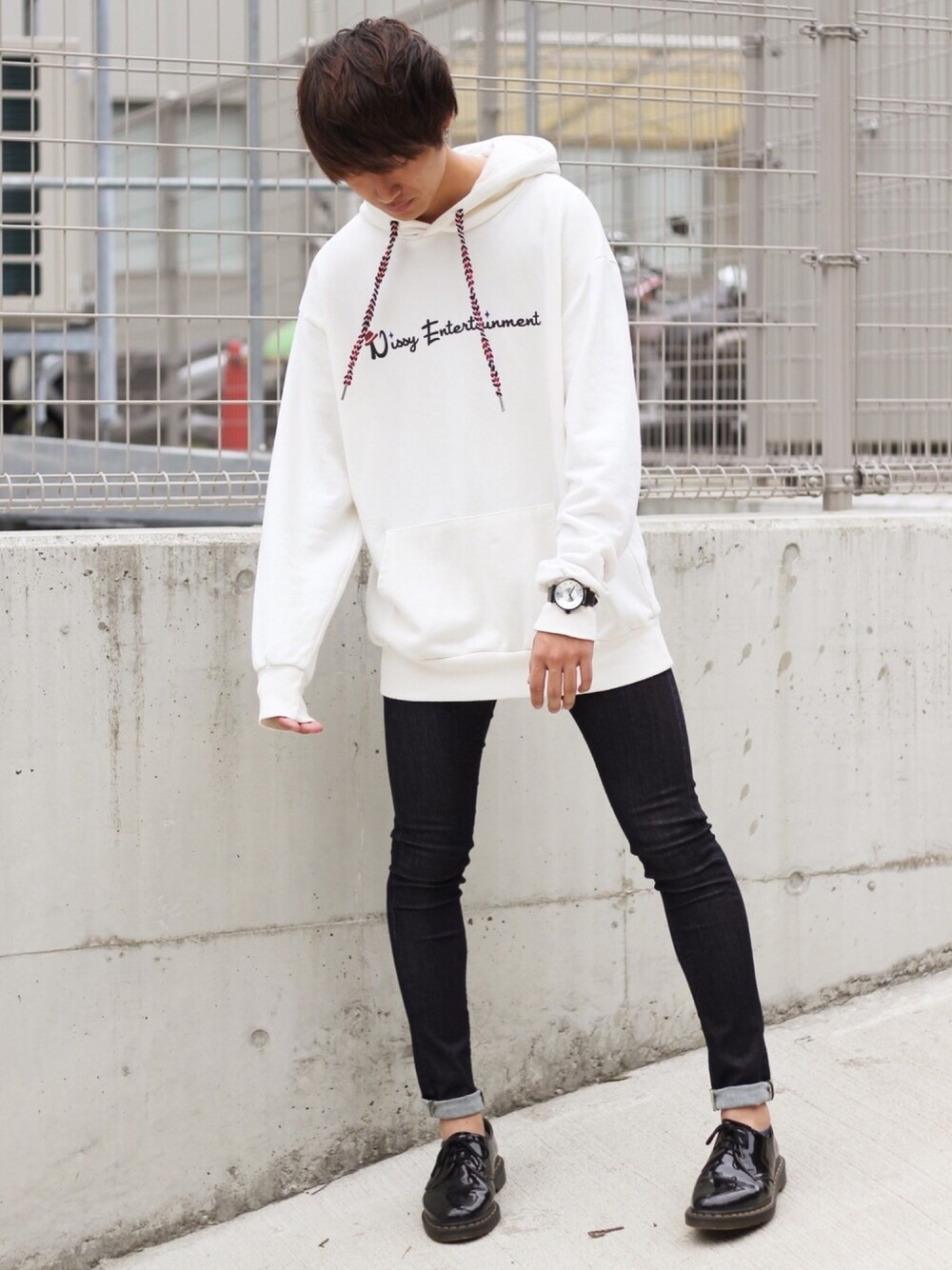 「秋、シンプルコーデ、リドム、スキニー、シンプル、パーカー、aaa、nissy、LIDnM、みんみん」｜「冬は寒いだろ？これ着てあったまれよパーカー💋のアイテム（その他、ホワイト系）」を使った、みんみんさん（メンズ・173cm）の秋コーディネートの1枚目の写真