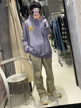 「BALENCIAGA」｜「アイテム（チノパンツ）」を使った、みんみんさん（メンズ・173cm）の秋コーディネート