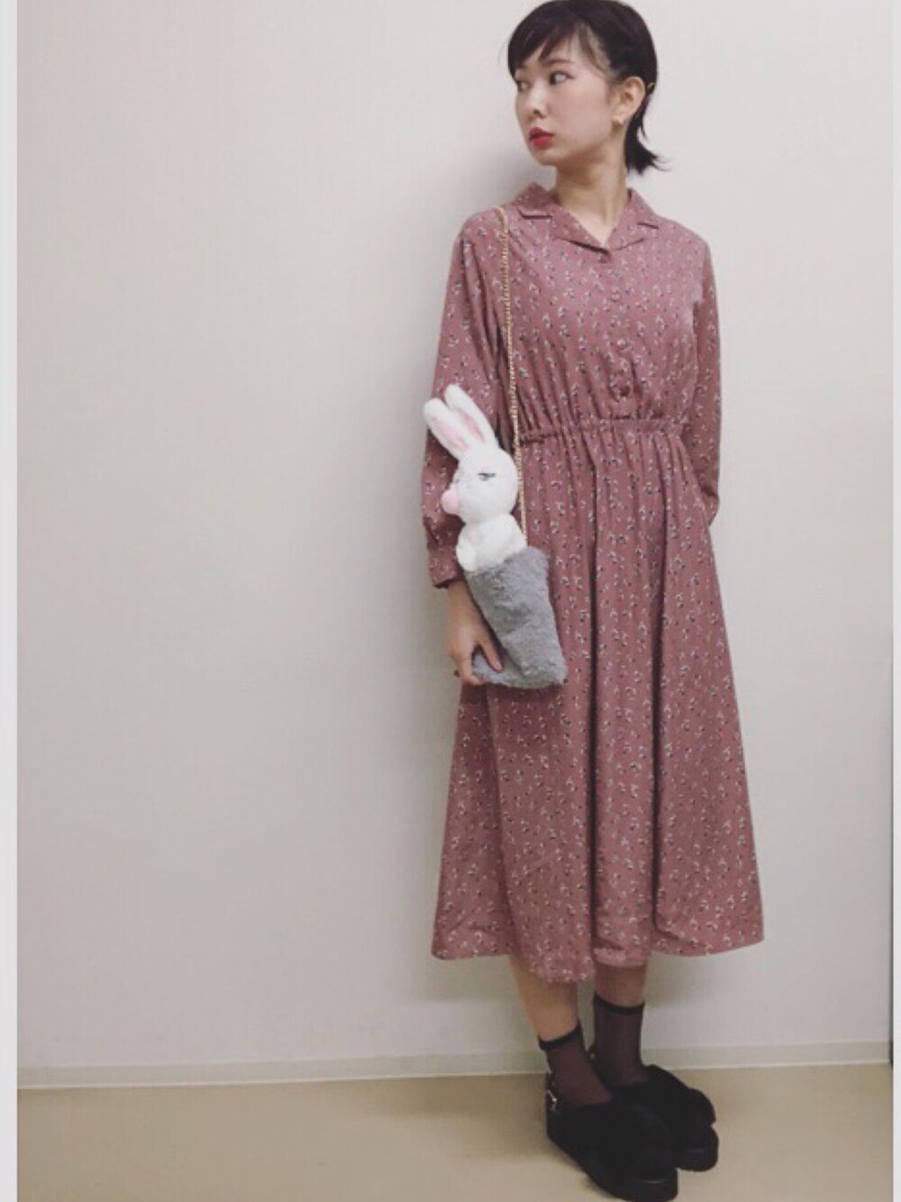 「レトロ、フラワー、ワンピース、earth music&ecology、ORiental TRaffic(ORiental TRaffic)、ニコロン、秋コーデ、ootd、ピンク、サンダル」｜「earth music&ecologyの・開襟レトロ花柄ワンピース ●（ワンピース、ピンク系）」を使った、ほそかわこはるさん（レディース・163cm）の夏コーディネートの1枚目の写真