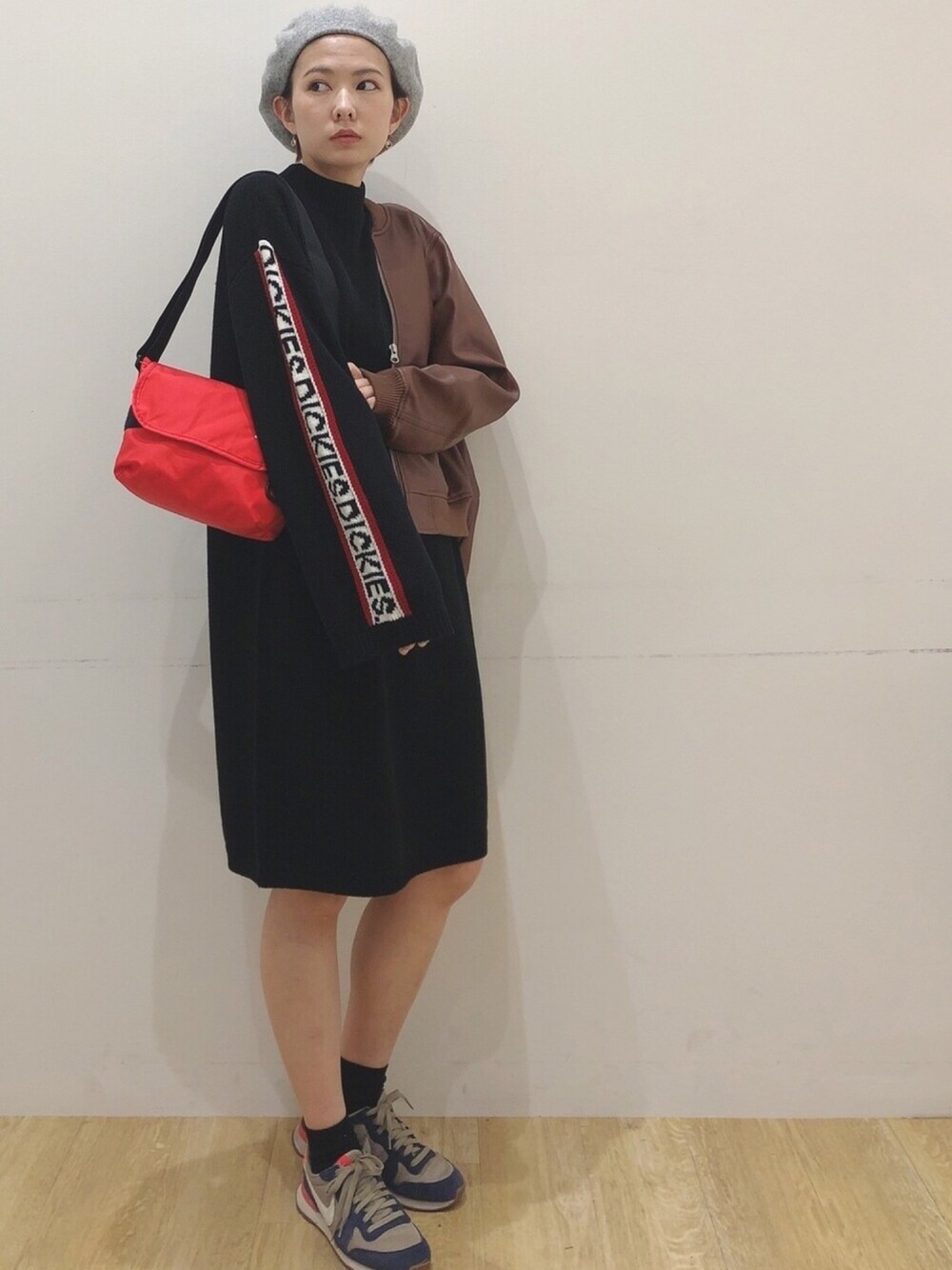 「Dickies、ニット、ワンピース、ベレー帽、秋コーデ、スポーツMIX'18秋、カジュアル、おしゃれさんと繋がりたい、スニーカーコーデ、ootd」｜「earth music&ecologyのバスクベレー ●（ハンチング/ベレー帽、グレー系）」を使った、ほそかわこはるさん（レディース・163cm）の秋コーディネートの1枚目の写真