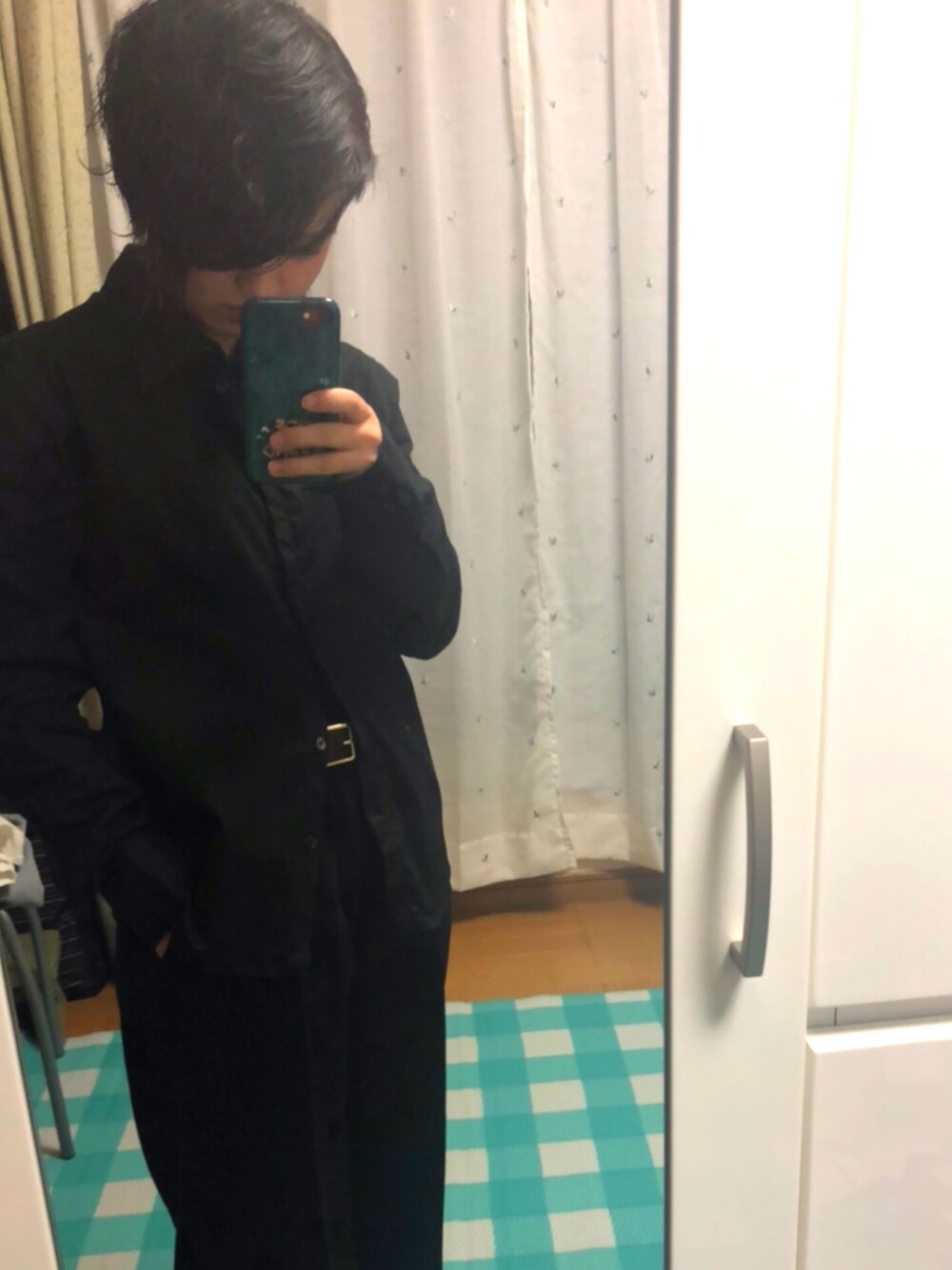 「オールブラックコーデ」｜「Calvin Kleinのアイテム（シャツ/ブラウス、ブラック系）」を使った、ももさん（レディース・147cm）の春コーディネートの1枚目の写真