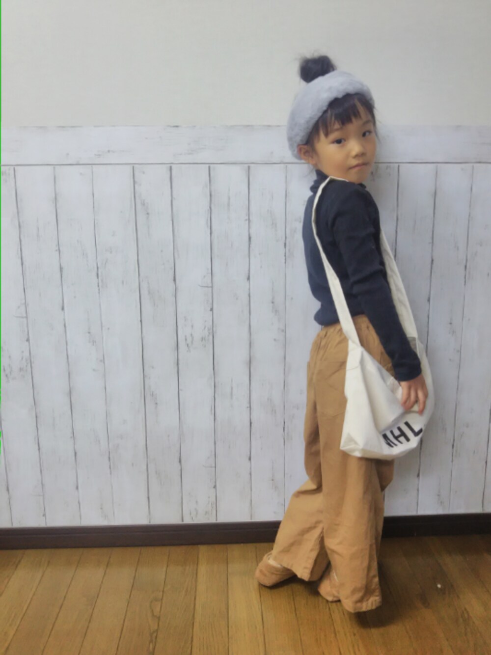 キッズの秋コーディネートの1枚目の写真