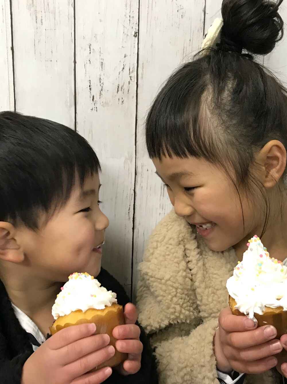「3時のおやつ生誕祭、キッズファッション、ボアカーディガン、チャオパニックティピー(CIAOPANIC TYPY)、リンクコーデ、姉弟、キッズコーデ」｜「３時のおやつちゃん♡のアイテム（ラッピングキット、その他）」を使った、yuuu_soooさん（キッズ・110cm）の冬コーディネートの1枚目の写真