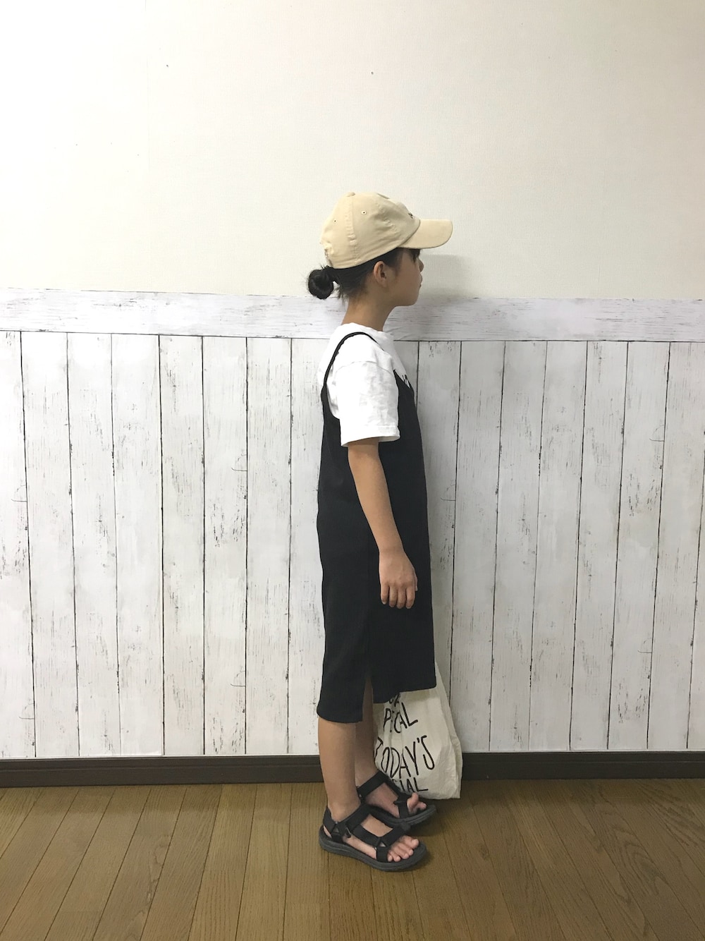 「キッズファッション、女の子、プチプラ、キッズコーデ、THE SHOP TK、キャミワンピ、スポサン、おしゃれさんと繋がりたい、Today's special、ワンピース」｜「THE SHOP TK の【WEB・一部店舗限定カラーあり】Sunny Tシャツ（Tシャツ/カットソー、ホワイト系）」を使った、yuuu_soooさん（キッズ・110cm）の夏コーディネートの1枚目の写真