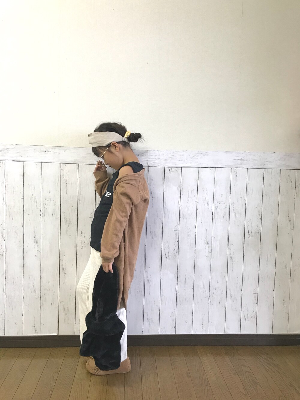 「kidsfashion、女の子コーデ、カジュアルコーデ、キッズ、グローバルワーク(GLOBAL WORK)、チャオパニックティピー(CIAOPANIC TYPY)、juju__mart、LUPINUS、ファー小物、ダテメガネ」｜「GLOBAL WORKの【キッズ】アラエルニットロングカーデ/727048 （カーディガン/ボレロ、ブラウン系）」を使った、yuuu_soooさん（キッズ・120cm）の秋コーディネートの1枚目の写真