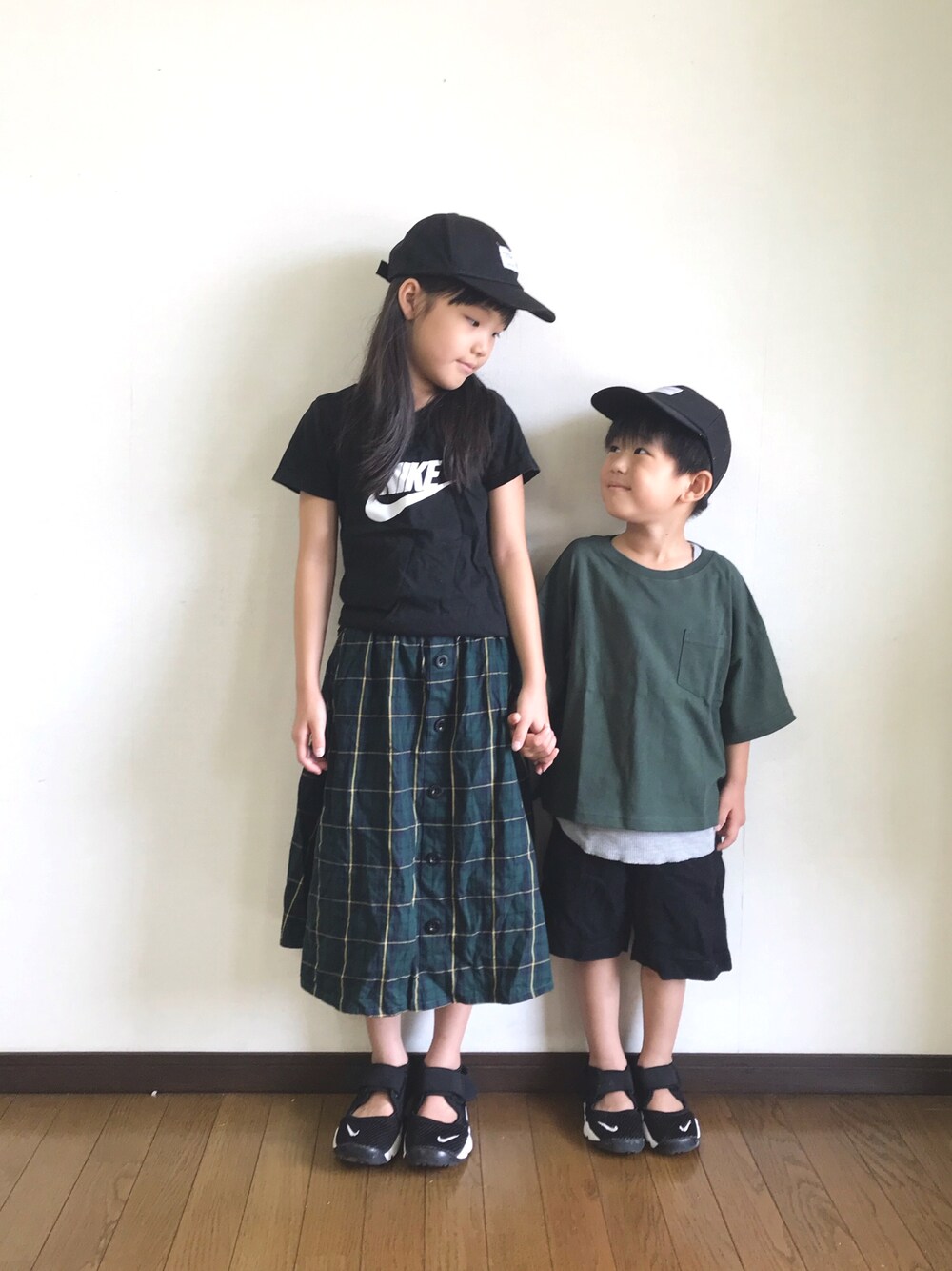 「フリークスストア、キッズファッション、姉弟、リンクコーデ、GU、エアリフト、グリーン、ブランシェス、キャップ、夏コーデ」｜「GUのアイテム（スカート、グリーン系）」を使った、yuuu_soooさん（キッズ・120cm）の夏コーディネートの1枚目の写真