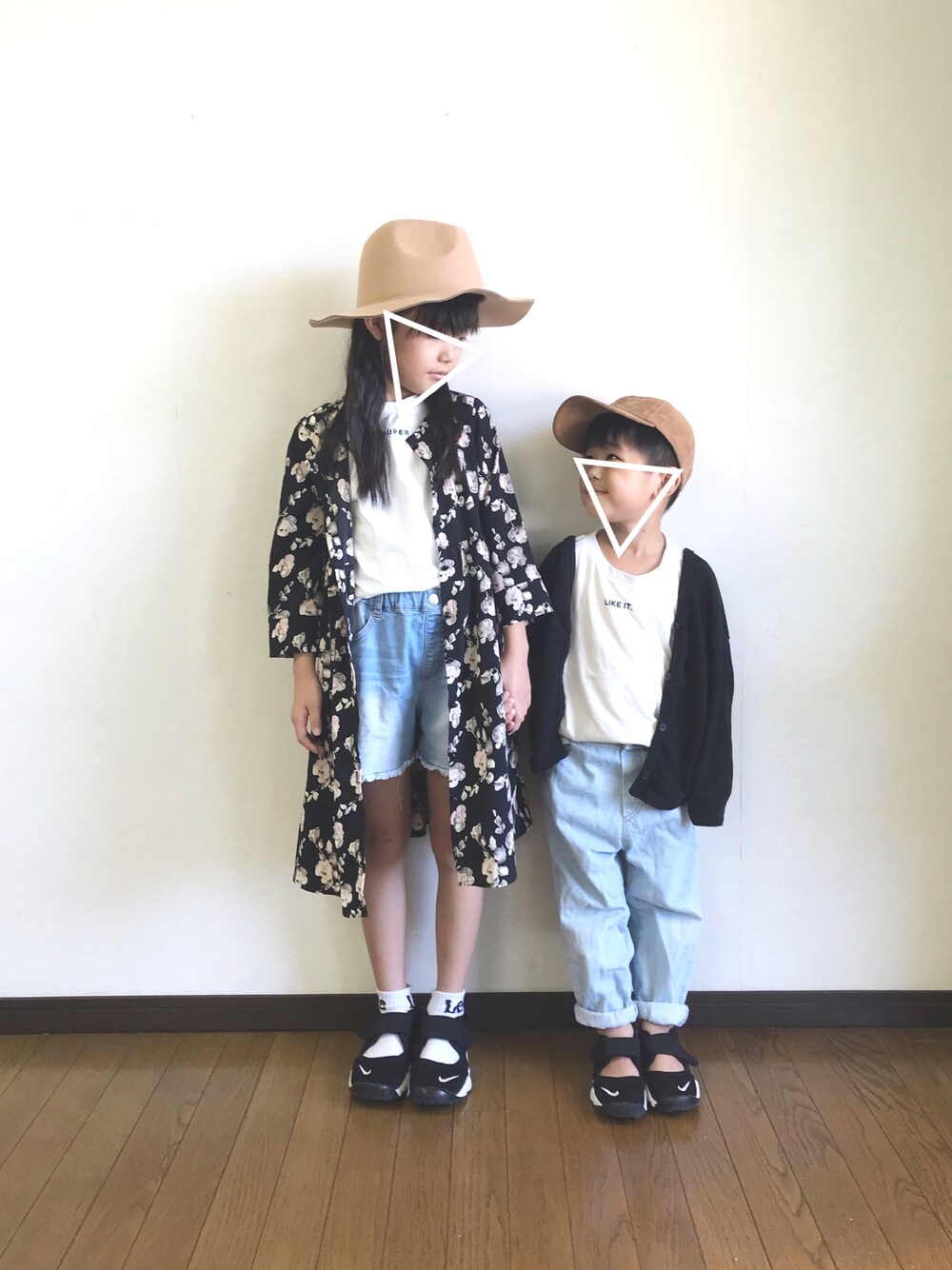 「キッズファッション、姉弟、リンクコーデ、花柄ワンピース、カーディガン、チャオパニックティピー(CIAOPANIC TYPY)、ライトオン、グローバルワーク(GLOBAL WORK)、エアリフト、秋のコーデ」｜「韓国子供服のアイテム（ハット、ベージュ系）」を使った、yuuu_soooさん（キッズ・120cm）の秋コーディネートの1枚目の写真