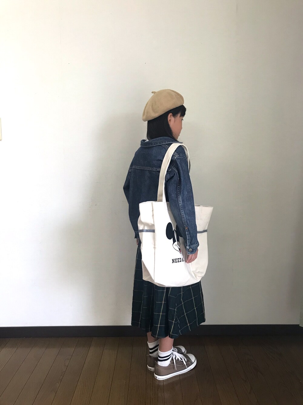 「チェック柄に恋してる、キッズファッション、秋のコーデ、チェック、デニムジャケット、ベレー帽、コンバース、女の子コーデ、カジュアルコーデ、スクールガール」｜「GUのアイテム（スカート、グリーン系）」を使った、yuuu_soooさん（キッズ・120cm）の秋コーディネートの1枚目の写真