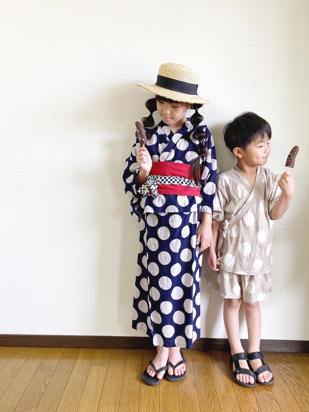 「浴衣祭り、ドット、夏コーデ、浴衣、甚平、姉弟、カンカン帽、夏、kids、キッズコーデ」｜「apres les coursの女の子ドット柄浴衣セット（浴衣、ブルー系）」を使った、yuuu_soooさん（キッズ・132cm）の夏コーディネートの1枚目の写真
