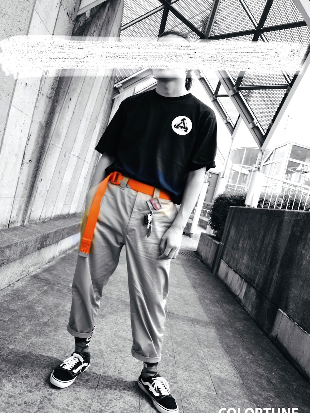 「palace、Y-3、VANS、HUF、oldskool、sneakers、ガチャベルト、タックイン」｜「PALACEのアイテム（Tシャツ/カットソー、ブラック系）」を使った、宙宇さん（メンズ・165cm）の夏コーディネートの1枚目の写真