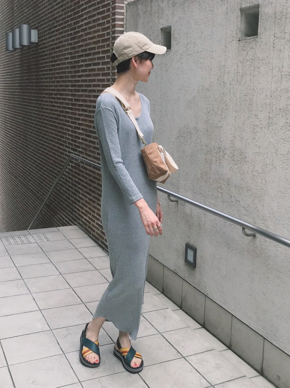「オトナカジュアル、ラクチンコーデ、シンプルコーデ、ootd、outfit、ワンピーススタイル、高身長女子」｜「BED&BREAKFASTのSail Cloth ショルダーバッグ Small（ショルダーバッグ、ベージュ系）」を使った、GREED FUK  YUKKOさん（レディース・177cm）の夏コーディネートの1枚目の写真