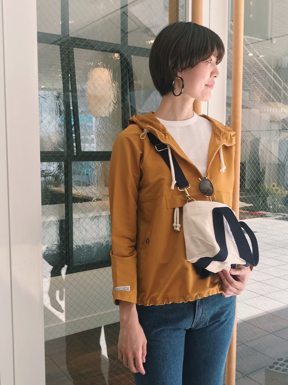 「大人カジュアル、フェススタイル、フェスコーデ、フェス、パンツスタイル、デニム、ootd、outfit、高身長女子、高身長」｜「BED&BREAKFASTのStandard Anorak（パーカー、イエロー系）」を使った、GREED FUK  YUKKOさん（レディース・177cm）の夏コーディネートの1枚目の写真