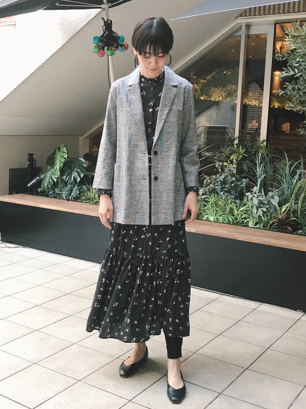 「ワンピース、花柄ワンピース、ジャケット、チェックジャケット、秋冬、大人カジュアル、高身長女子、高身長」｜「BED&BREAKFASTのCO/LI CHECK ジャケット（テーラードジャケット、ホワイト系）」を使った、GREED FUK  YUKKOさん（レディース・177cm）の秋コーディネートの1枚目の写真