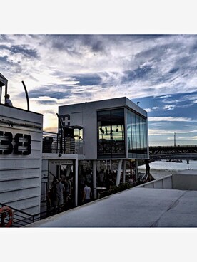 sara gecziさんのコーディネート