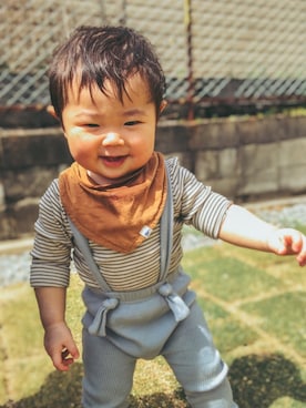 「H&M（エイチ・アンド・エム）のアイテム（Bib、ブラウン系）」を使った、atoscloset0さん（キッズ）の春コーディネート