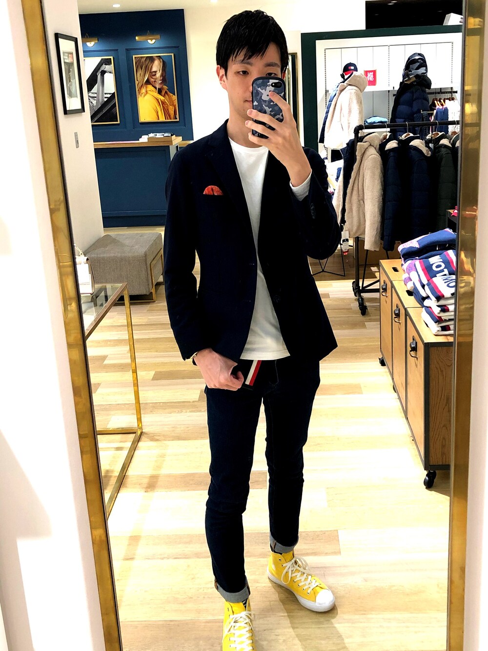 「モノトーン派？カラーコーデ派？」｜「TOMMY HILFIGERのアイテム（テーラードジャケット、ブルー系）」を使った、たかゆきさん（メンズ・181cm）の冬コーディネートの1枚目の写真