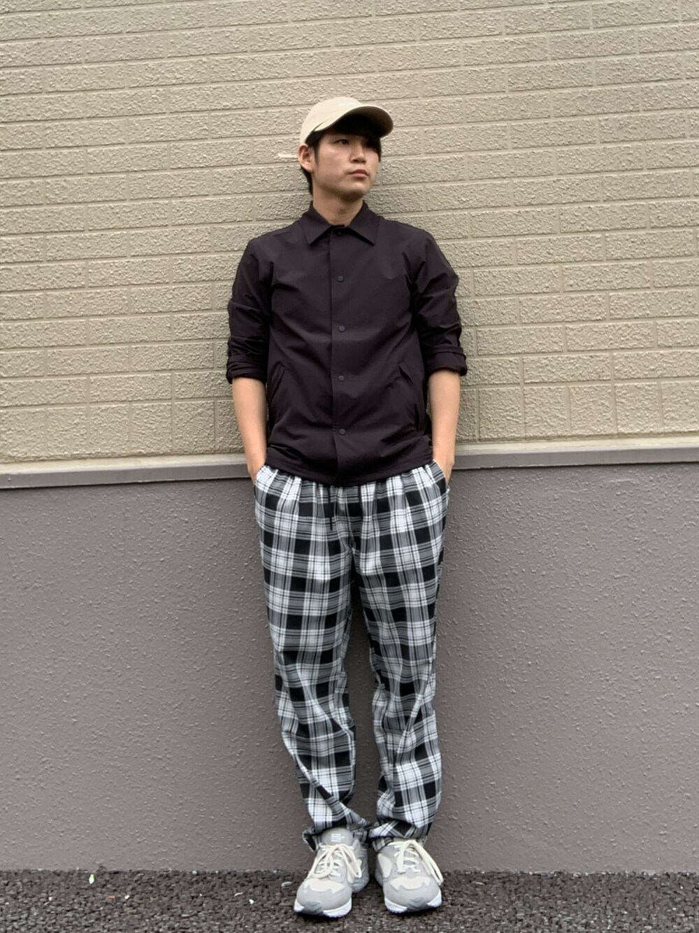 「シンプルコーデ、ブラック、雨の日コーデ、ootd、シャツスタイル、おしゃれさんと繋がりたい」｜「COLONY 2139の【セットアップ可】マルチストレッチ コーチジャケット（ブルゾン、ブラック系）」を使った、Kenta.Yさん（メンズ・166cm）の夏コーディネートの1枚目の写真