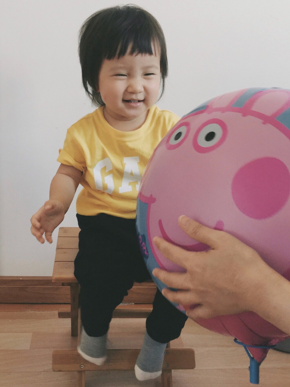 「kids、子供服、GAP、UNIQLO、スキニー」｜「GAPのアイテム（Tシャツ/カットソー、イエロー系）」を使った、M03さん（キッズ・70cm）の秋コーディネートの1枚目の写真