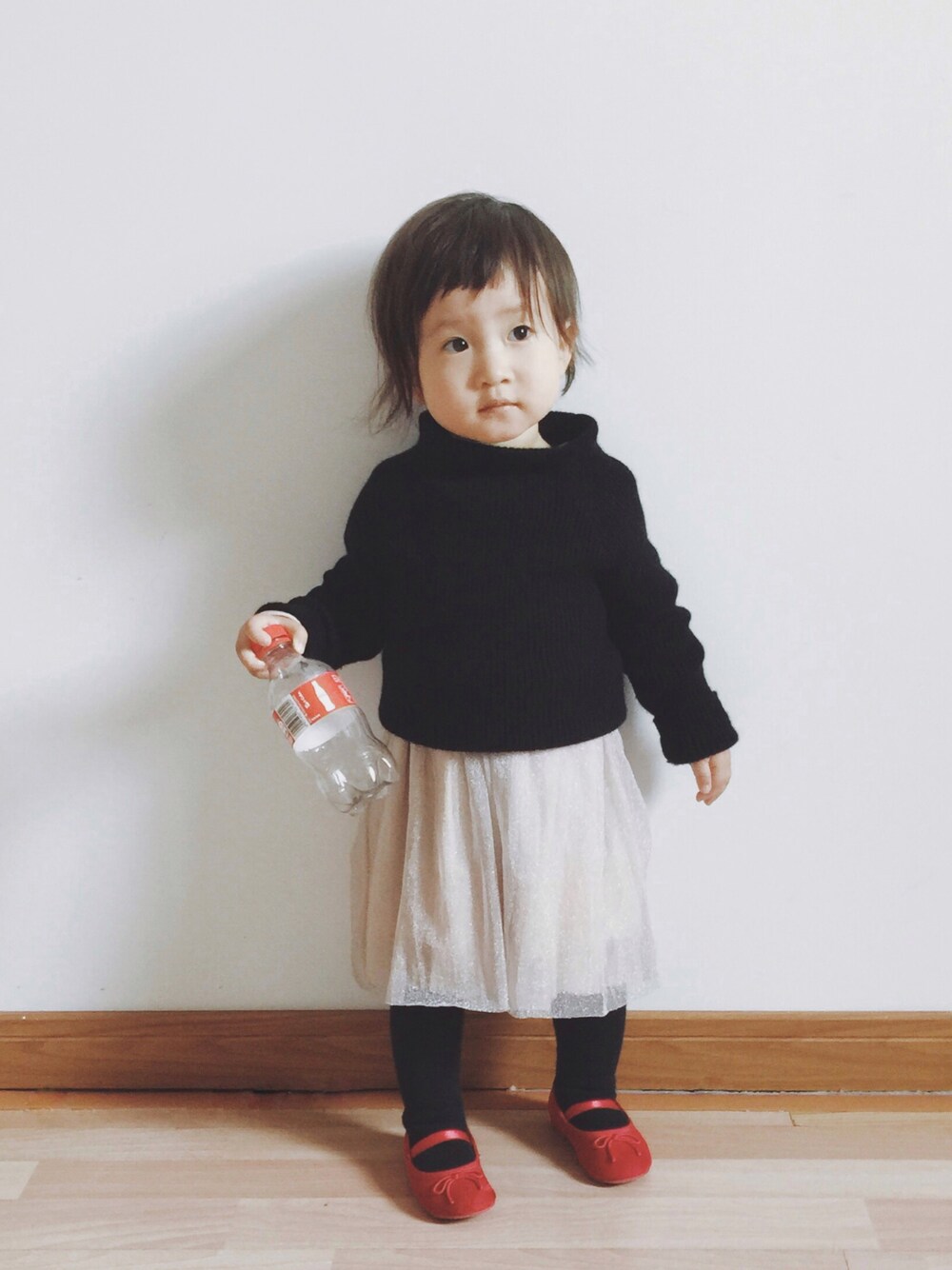 「no brandのアイテム（ニット/セーター、ブラック系）」を使った、M03さん（キッズ・80cm）の冬コーディネートの1枚目の写真