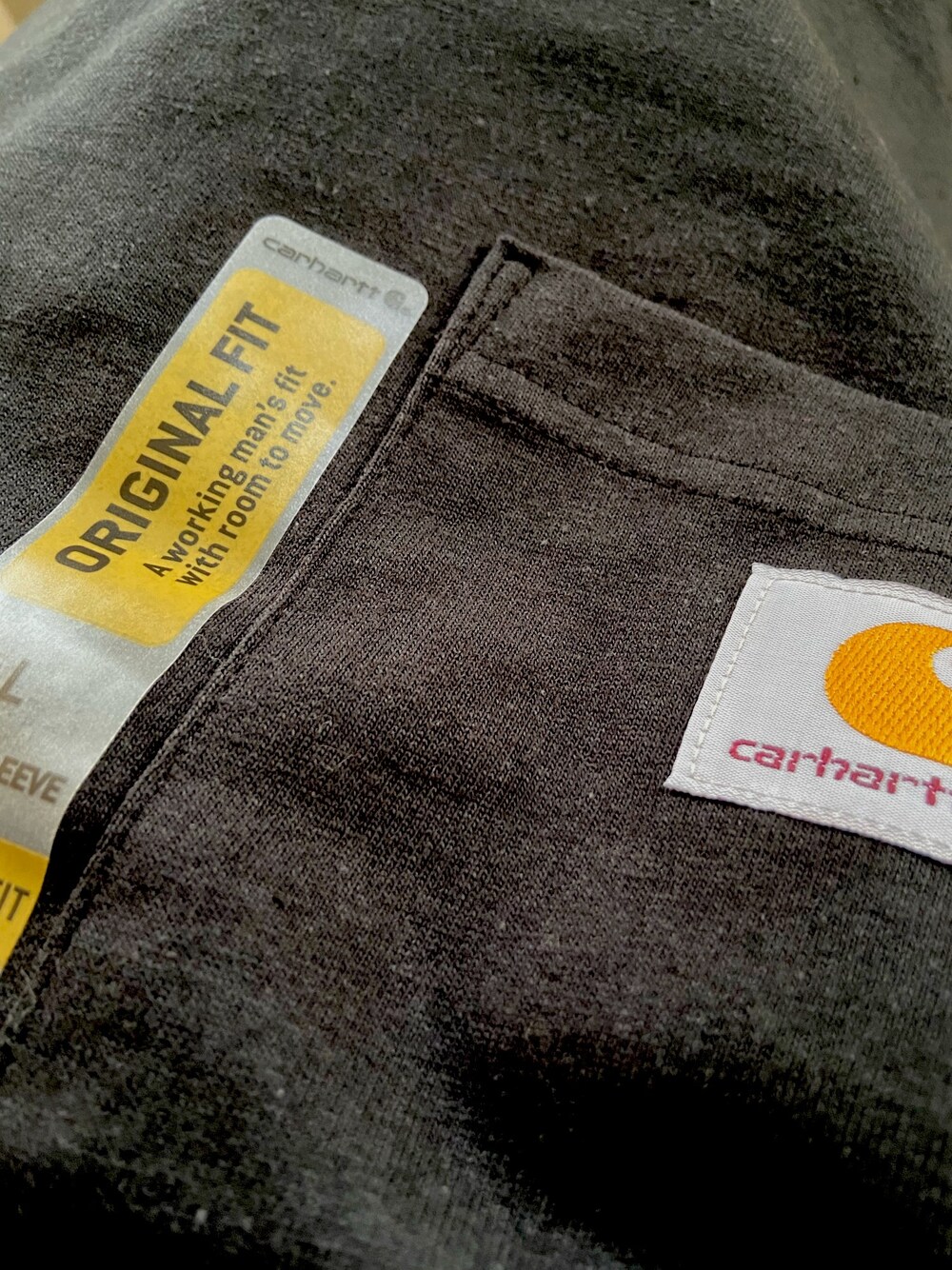 「おしゃれさんと繋がりたい、ブラック、帰国後、carhartt、Japanese fashion、を、知りたい」｜「Carharttのアイテム（Tシャツ/カットソー、ブラック系）」を使った、kagerogramさん（メンズ・179cm）の春コーディネートの1枚目の写真
