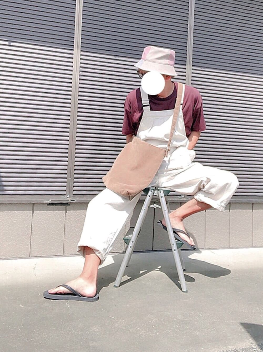 「夏、カジュアル、シンプル、夏だ！Tシャツ着よう！、オーバーオール、オーバーサイズＴ、ビーチサンダル、Doシンプル部」｜「ZARAのアイテム（ハット、その他）」を使った、kazuki…少し休みますさん（メンズ・174cm）の夏コーディネートの1枚目の写真