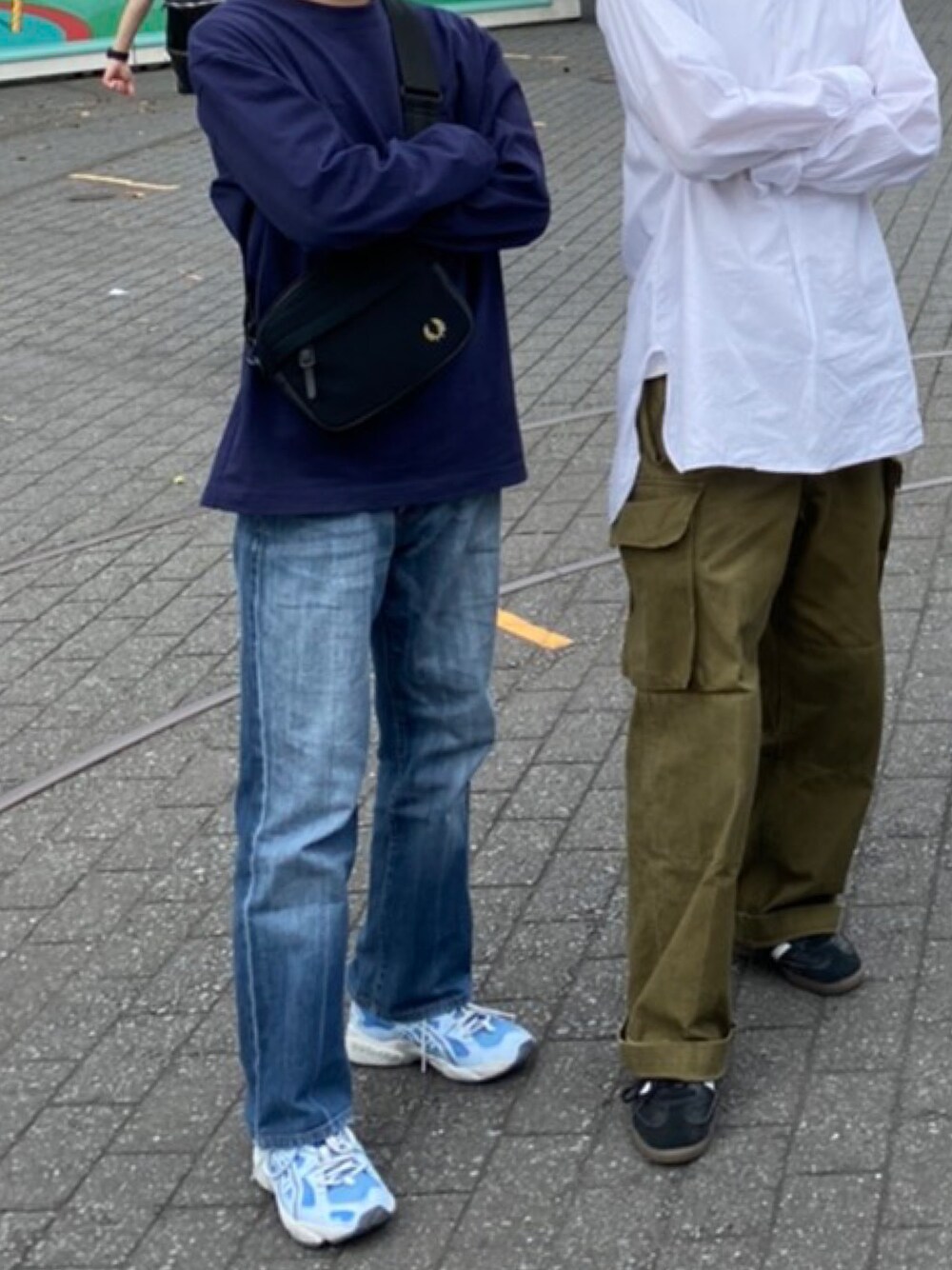 「UNIQLOのクルーネックＴ（長袖）（Tシャツ/カットソー、ブルー系）」を使った、れさん（メンズ・170cm）の春コーディネートの1枚目の写真