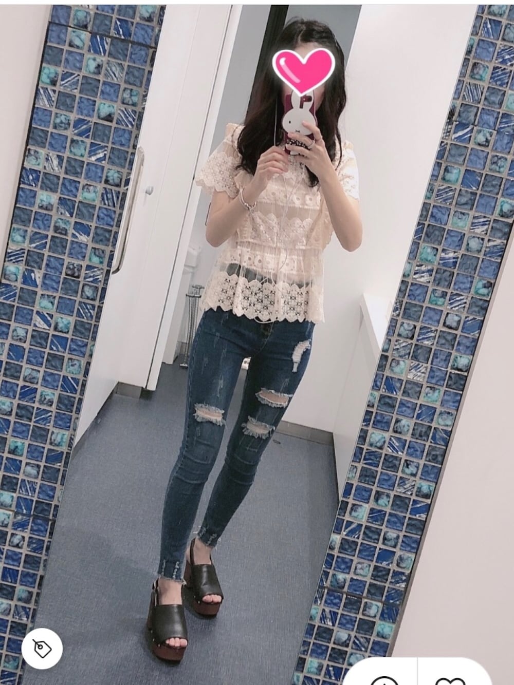 「でにむ、レース、カジュアル」｜「SPINNSのアイテム（デニムパンツ、ブルー系）」を使った、jiaさん（レディース・160cm）の冬コーディネートの1枚目の写真