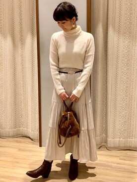 「earth music&ecology（アースミュージックアンドエコロジー）のサテンティアードスカート ＊●（スカート）」を使った、satomikamoさん（レディース・162cm）の秋コーディネート