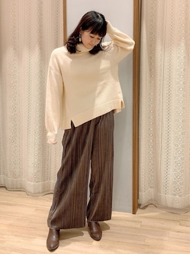 「earth music&ecology（アースミュージックアンドエコロジー）のベロアプリーツストレートパンツ　＊（その他パンツ）」を使った、satomikamoさん（レディース・162cm）の冬コーディネート