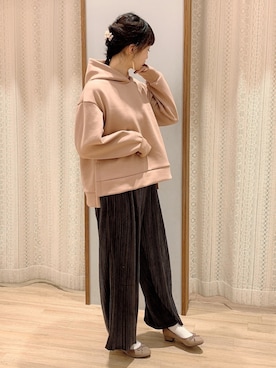 「earth music&ecology（アースミュージックアンドエコロジー）のベロアプリーツストレートパンツ　＊（その他パンツ）」を使った、satomikamoさん（レディース・162cm）の冬コーディネート
