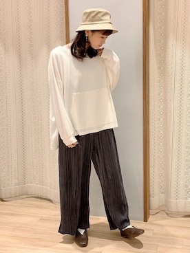 「earth music&ecology（アースミュージックアンドエコロジー）のベロアプリーツストレートパンツ　＊（その他パンツ）」を使った、satomikamoさん（レディース・162cm）の冬コーディネート