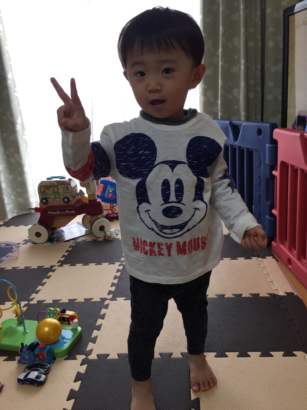 「ミッキー、ミッキーマウス、ディズニー、2歳、男の子」｜「ZARAのアイテム（Tシャツ/カットソー、ホワイト系）」を使った、ponta2014さん（キッズ・90cm）の春コーディネートの1枚目の写真