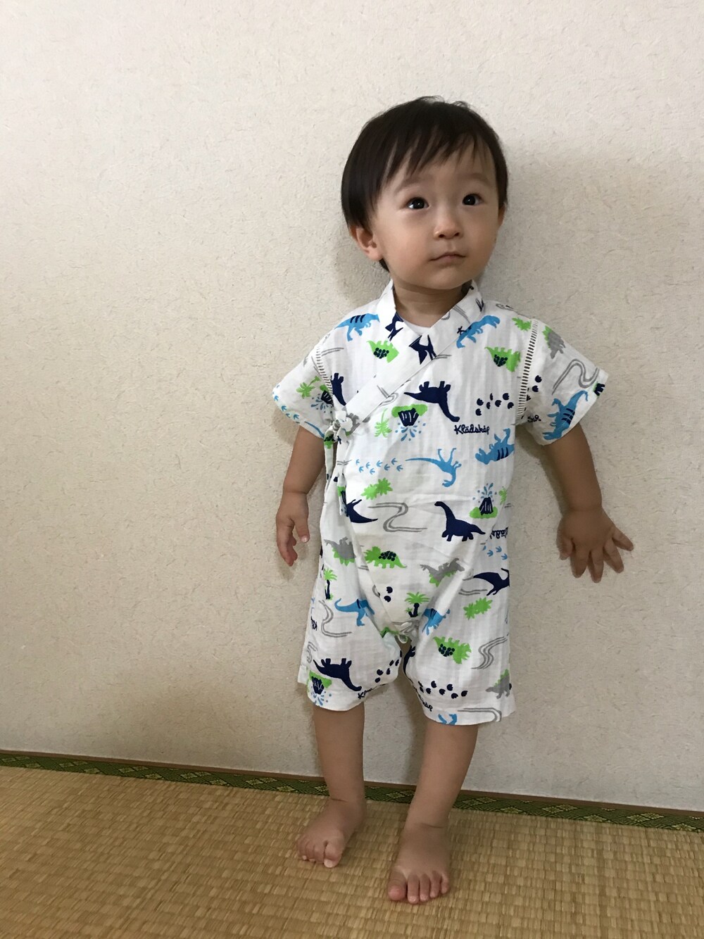 「次男、1歳、甚平」｜「kladskapの【新生児向け】恐竜柄甚平風ロンパース（浴衣、ホワイト系）」を使った、ponta2014さん（キッズ・80cm）の夏コーディネートの1枚目の写真