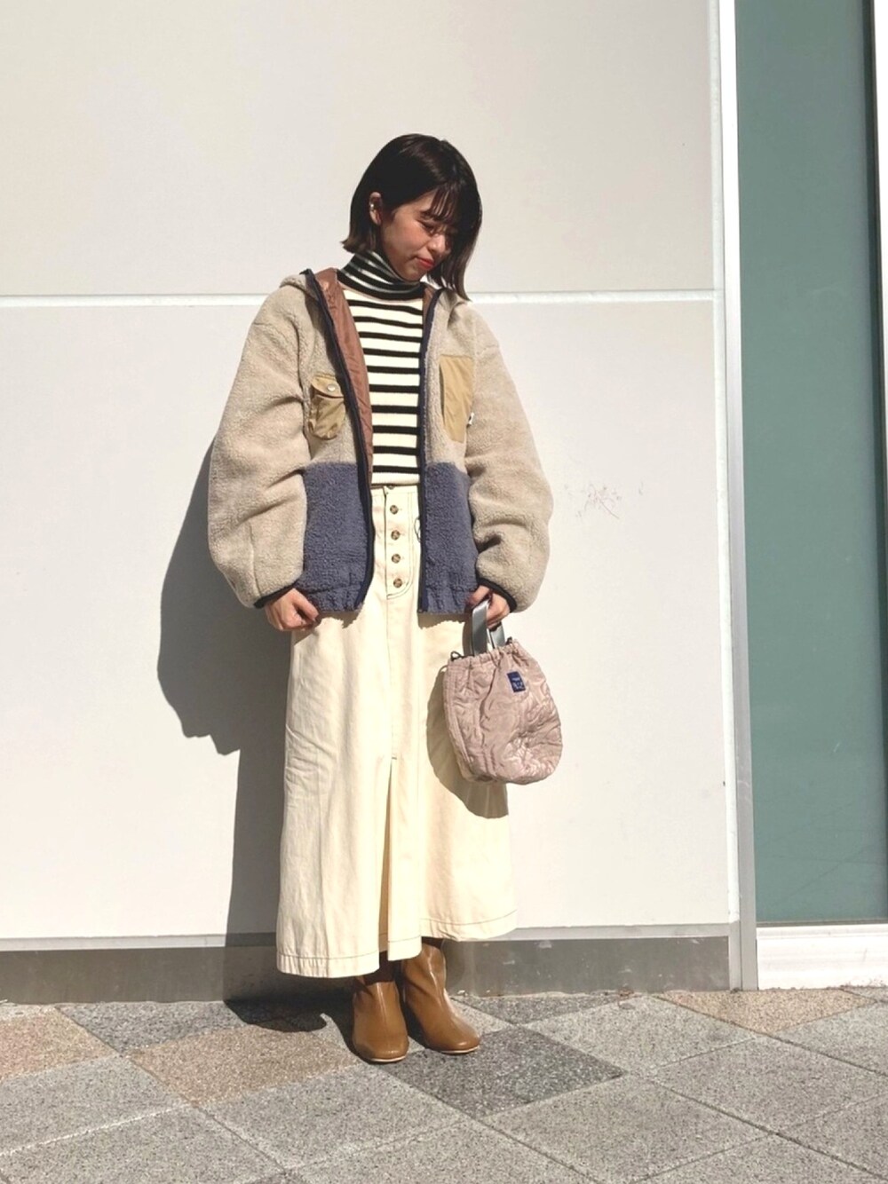 「pou dou dou、ボアジャケット、アウター、ゆるコーデ、カジュアルコーデ、冬コーデ、低身長」｜「POU DOU DOUの配色ボアフーテッドブルゾン（ブルゾン、ベージュ系）」を使った、fujimotoさん（レディース・153cm）の冬コーディネートの1枚目の写真