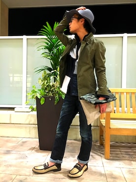 「インディゴデニム」｜「アイテム（トレンチコート）」を使った、イオンモール鹿児島 ハイダウェイニコルさん（メンズ・165cm）の冬コーディネート