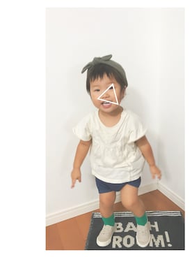 「ベージュスニーカー」｜「アイテム（その他）」を使った、smile さん（キッズ・80cm）の秋コーディネート