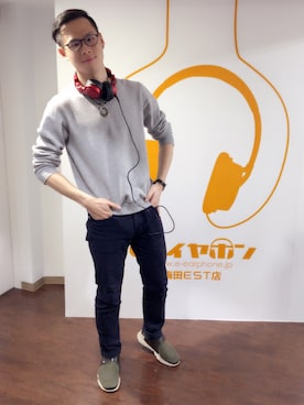 「アイテム（音楽/本・雑誌、レッド系）」を使った、e☆イヤホン梅田EST店さん（メンズ・178cm）の春コーディネート