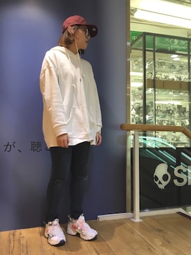 「アイテム（音楽/本・雑誌、パープル系）」を使った、e☆イヤホン梅田EST店さん（レディース・162cm）の春コーディネート