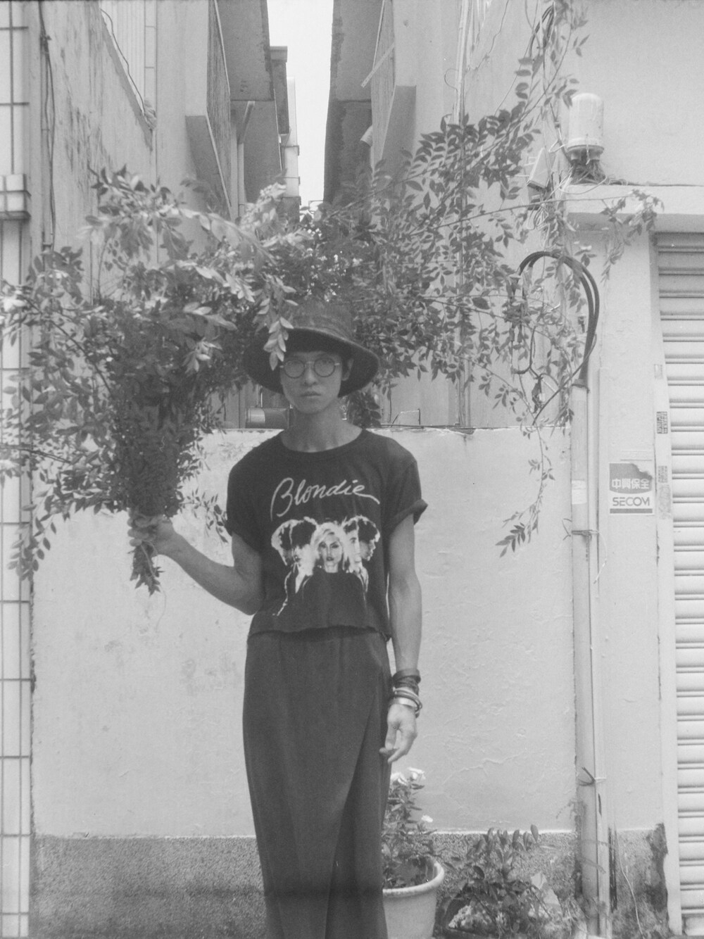 「夏、休日スタイル、vintage、今日のコーデ」｜「VINTAGEのアイテム（Tシャツ/カットソー、ブラック系）」を使った、蔡金さん（メンズ・180cm）の夏コーディネートの1枚目の写真