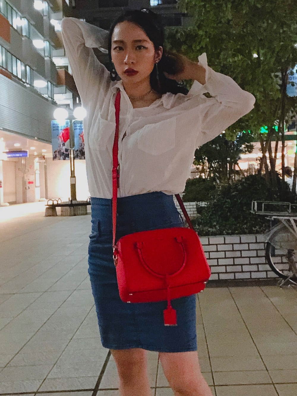 「BAG、カジュアル、バック、ストリート、street、streetstyle、casual、Casualwear、Kate Spade、韓国ファッション」｜「kate spade new yorkのアイテム（ショルダーバッグ、レッド系）」を使った、素潤SOYUNさん（レディース・162cm）の秋コーディネートの1枚目の写真