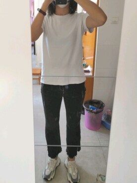 「UNIQLO（ユニクロ）のアイテム（Tシャツ/カットソー、ホワイト系）」を使った、azou1900さん（レディース・170cm）の秋コーディネート