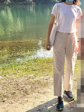 「奶兔星球のアイテム（チノパンツ、ホワイト系）」を使った、azou1900さん（レディース・170cm）の秋コーディネート