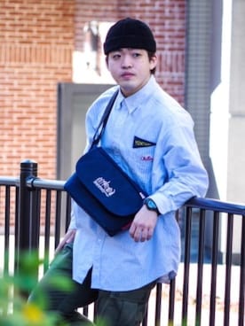 「アイテム（メッセンジャーバッグ、ブルー系）」を使った、Manhattan Portage Staffさん（メンズ・172cm）の冬コーディネート