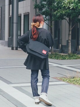 「通学スタイル」｜「アイテム（メッセンジャーバッグ）」を使った、Manhattan Portage Staffさん（レディース・153cm）の冬コーディネート