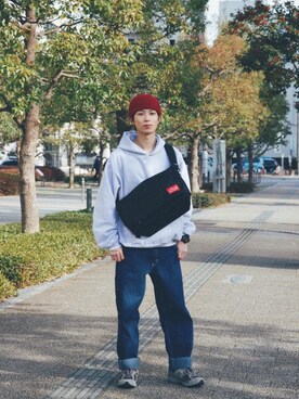 「通学スタイル」｜「アイテム（メッセンジャーバッグ）」を使った、Manhattan Portage Staffさん（メンズ・170cm）の冬コーディネート