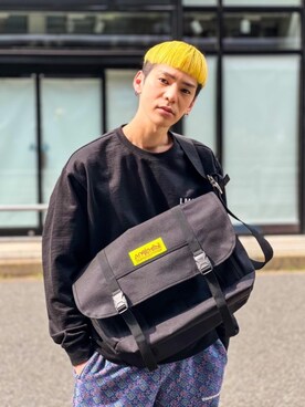 「通学スタイル」｜「アイテム（メッセンジャーバッグ）」を使った、Manhattan Portage Staffさん（メンズ・172cm）の春コーディネート