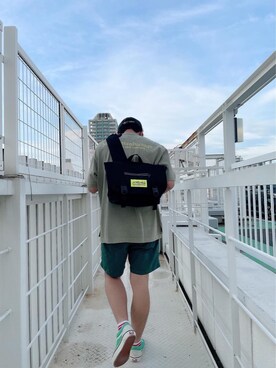 「通学スタイル」｜「アイテム（メッセンジャーバッグ）」を使った、Manhattan Portage Staffさん（メンズ・174cm）の夏コーディネート