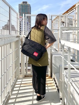 「通学スタイル」｜「アイテム（メッセンジャーバッグ）」を使った、Manhattan Portage Staffさん（レディース・161cm）の夏コーディネート
